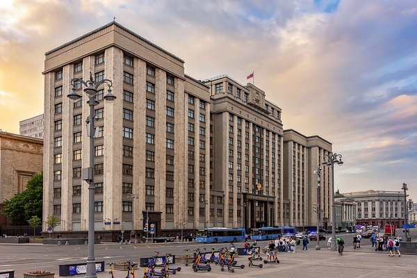 Госдума утвердила повышение госпошлин для иностранных граждан