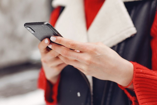 Мобильное приложение «Амина»: Полный обзор цифрового помощника для иностранных граждан в Москве в 2026 году