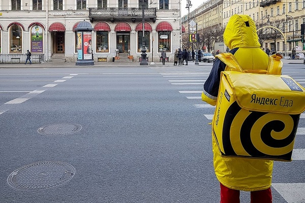 Зарплата курьера Яндекс Еда: форматы работы, города и реальные цифры заработка