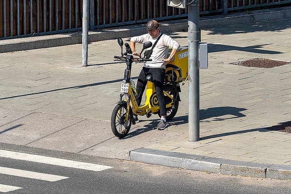 Самозанятость для курьеров в 2025 в Яндекс Еде