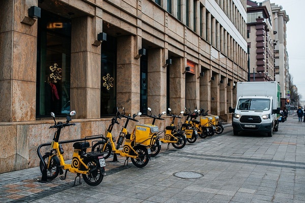 Аренда велосипеда и самоката для работы курьером в Яндекс.Еде
