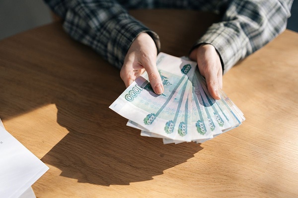 Сколько зарабатывают курьеры в Москве в 2025 году? Реальные зарплаты и факторы влияния